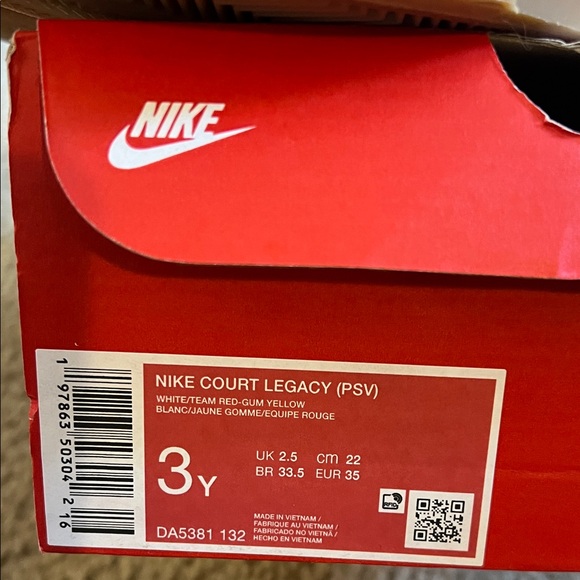 NWT Nike Kids White and Maroon Sneakers - Picture 2 of 2